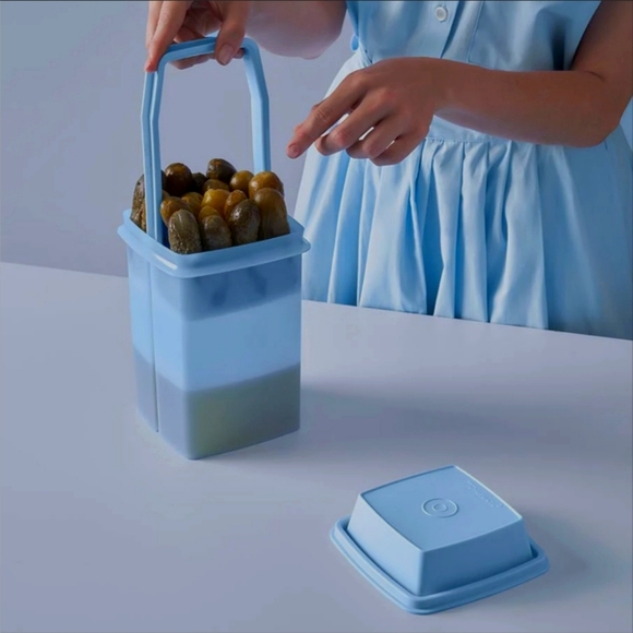 TUPPERWARE Pic A Deli Container Blue - Picture 2 of 8